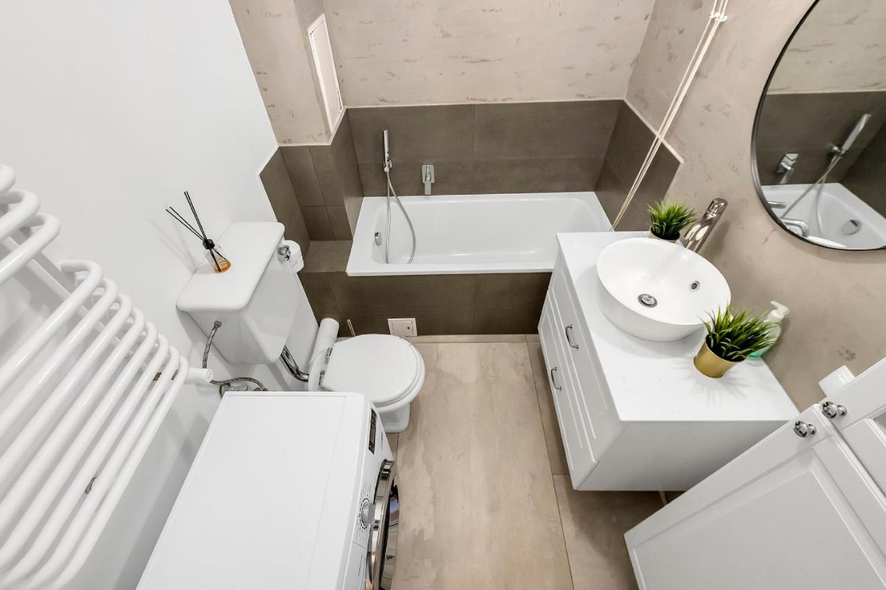 Lumina 4-Room Apart With Large Balcony Varşova Dış mekan fotoğraf